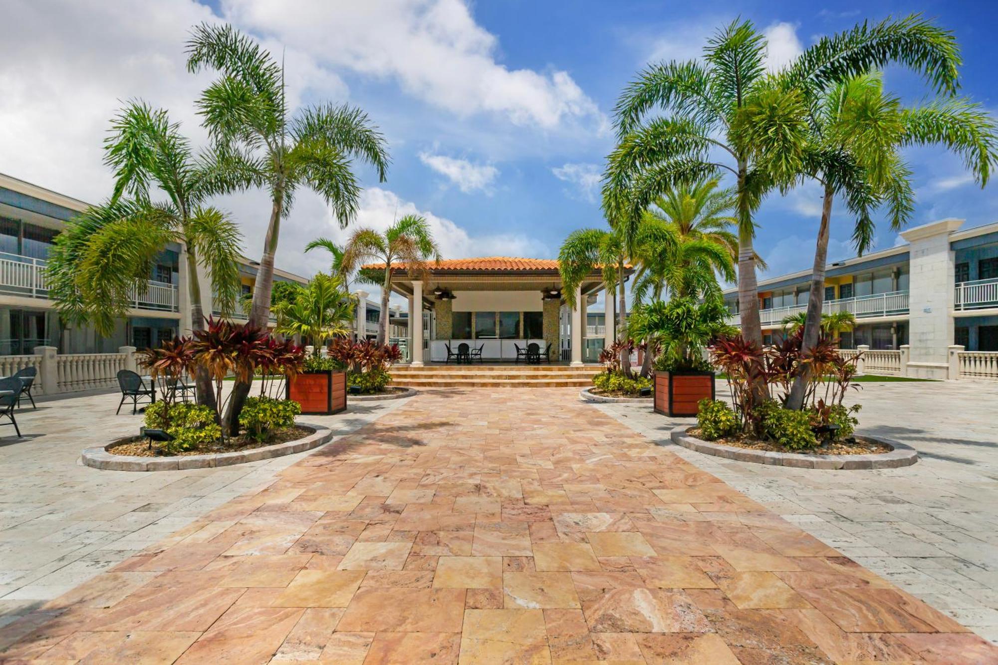 Quality Inn And Conference Center Tampa-Brandon Heartland Exterior foto